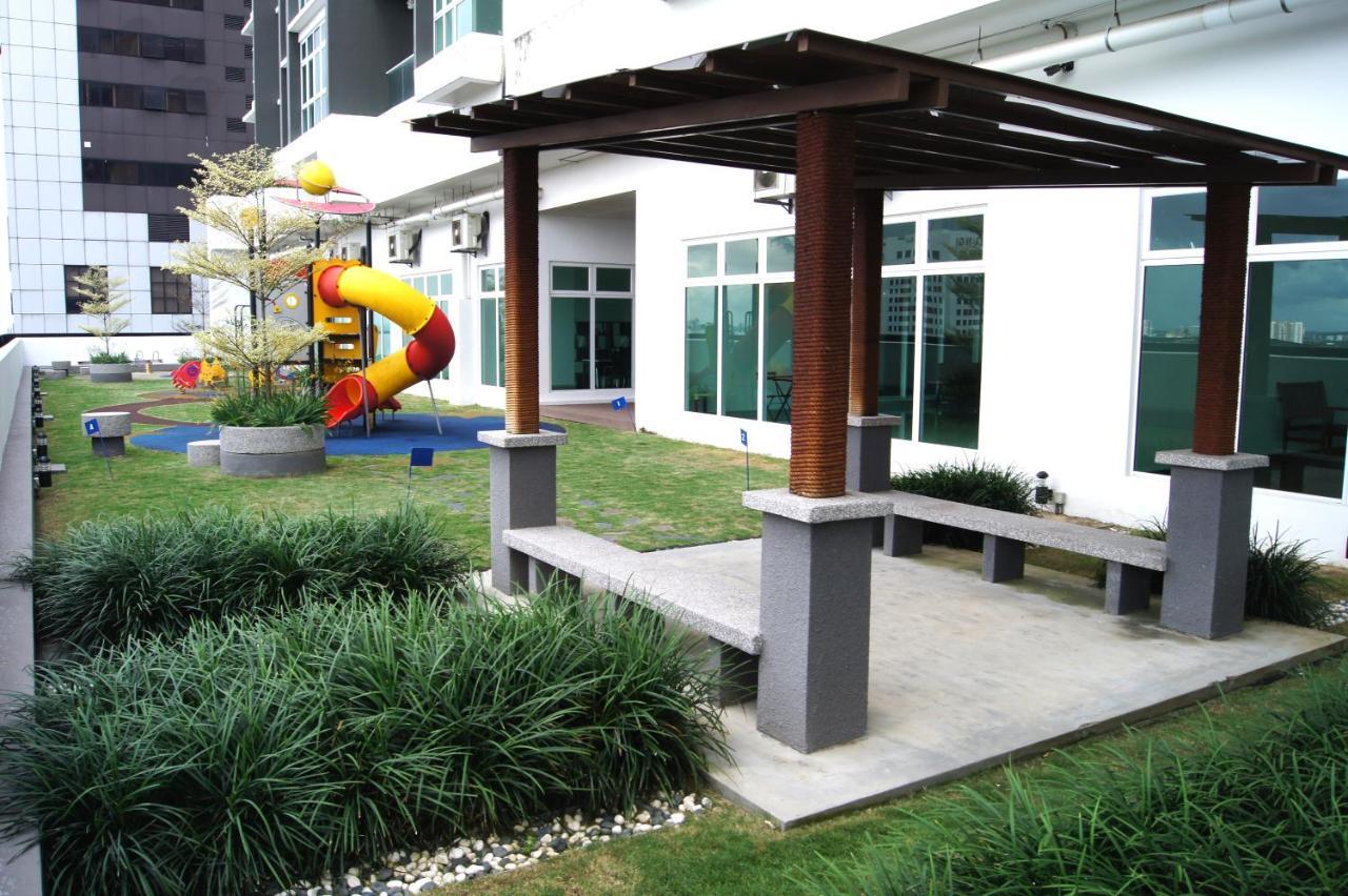 Twin Galaxy Suites By Iconic Bliss Johor Bahru Exterior foto